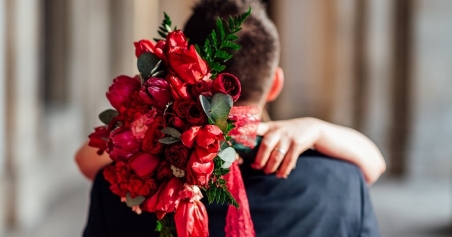 Romance intenso o manipulación: Descifrando el 'Love Bombing'