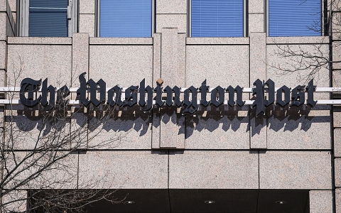 Renuncia el director ejecutivo de The Washington Post en medio de despidos