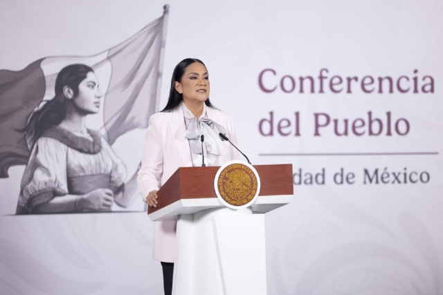 Ariadna Montiel, secretaria de Bienestar del gobierno federal, present&oacute; el calendario en la conferencia &ldquo;La Ma&ntilde;anera&rdquo; de ayer.  