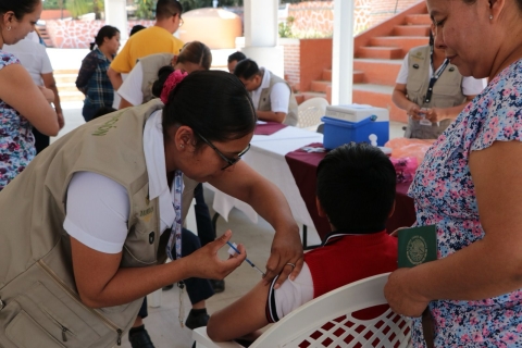 Morelos realiza vacunación contra VPH en niños de quinto de primaria y no escolarizados