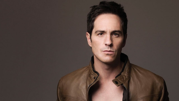 Mauricio Ochmann lanza su primera tema como cantante y recibe críticas