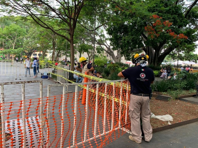 Delimita CEPCM zona de levantamiento del piso en plaza de armas