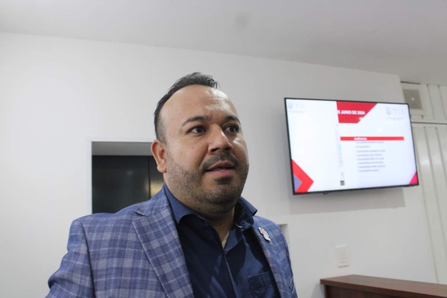  Eder Cuevas, procurador de Defensa del Menor y la Familia del DIF estatal.