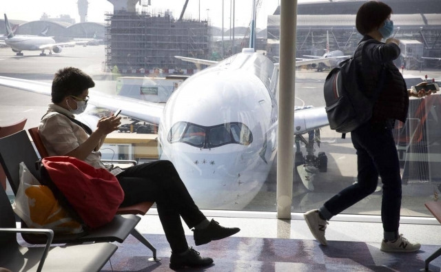 Aeropuerto en China cancela vuelos por COVID-19.