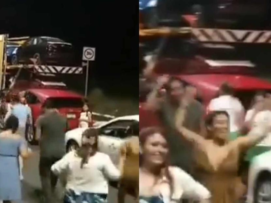 Ritmo en el caos: Gente baila 'Payaso de rodeo' durante accidente en la autopista Siglo XXI