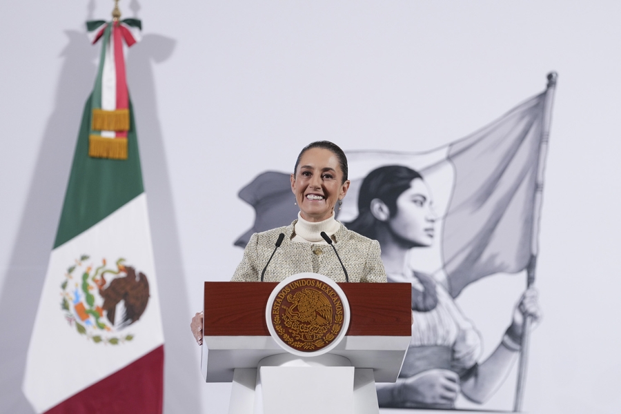 Sheinbaum presenta ley para eliminar trámites burocráticos y corrupción