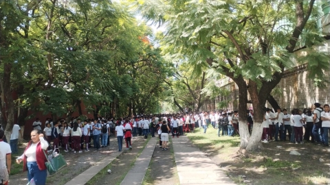 Evacuan CETis 12 en Civac