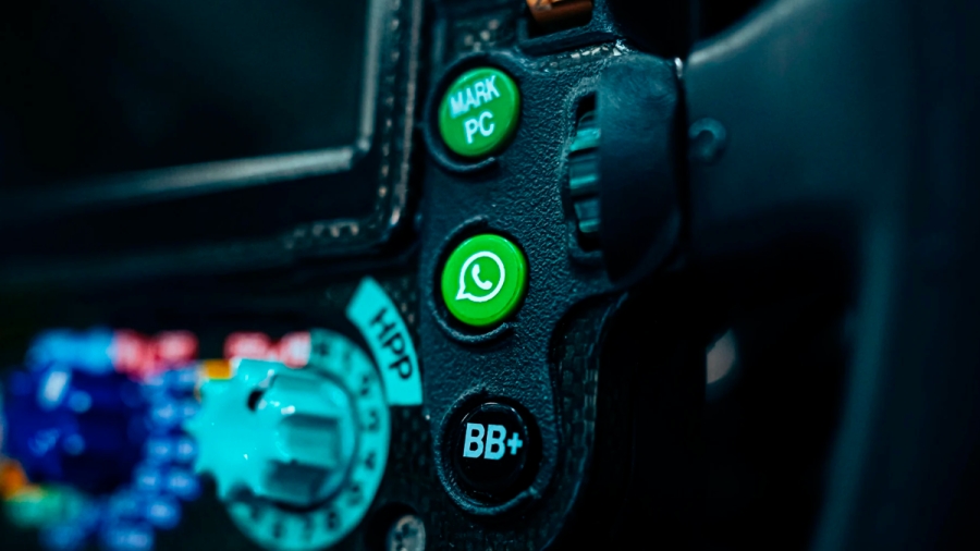 WhatsApp en la Fórmula 1: Tendrá botón especial en los autos Mercedes