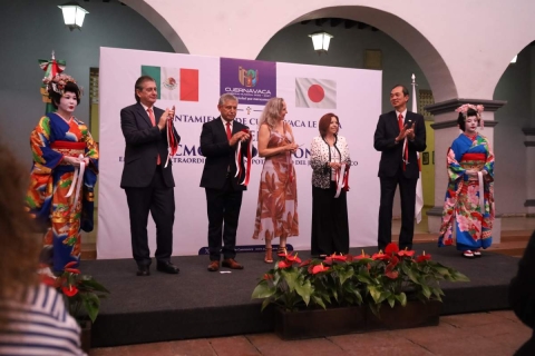 La ciudad capital de Morelos fortaleció los lazos culturales con Japón con la exposición Ikebana, inaugurada por el presidente municipal, José Luis Urióstegui, y el Embajador de Japón en México, Kozo Honsei.