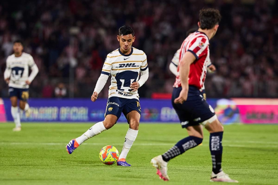 El mediocampista morelense no se achicó en su debut.
