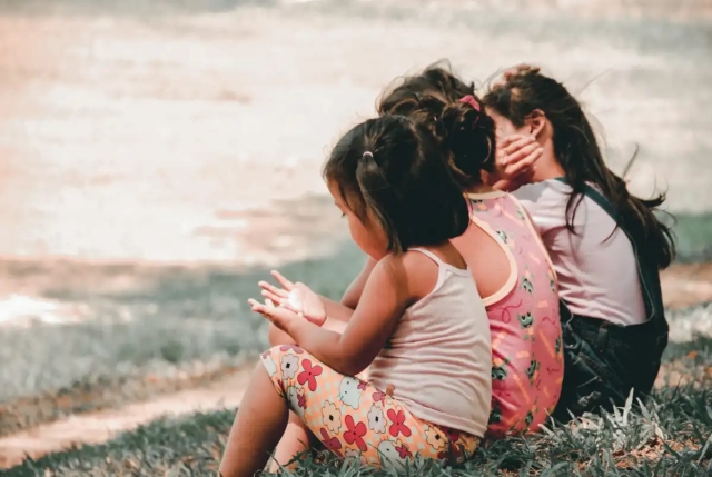 Descubrimiento alarmante: Generadores de imágenes se entrenan con fotos de abuso infantil