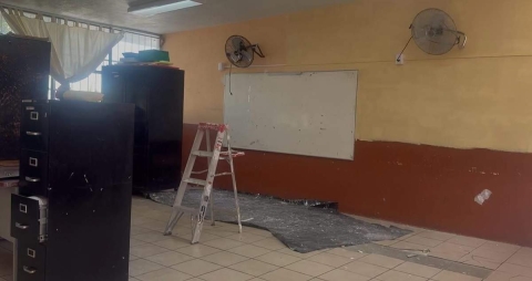 La primaria no pudo reiniciar clases debido a la remodelaci&oacute;n que se le est&aacute; haciendo con recursos federales, pero se espera que en esta semana el regreso sea paulatino.