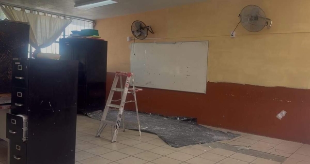 La primaria no pudo reiniciar clases debido a la remodelaci&oacute;n que se le est&aacute; haciendo con recursos federales, pero se espera que en esta semana el regreso sea paulatino.