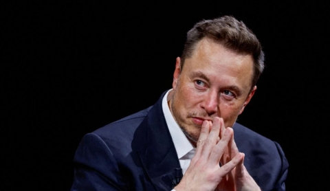 Elon Musk vende X a su empresa de IA, xAI, por 45,000 millones de dólares