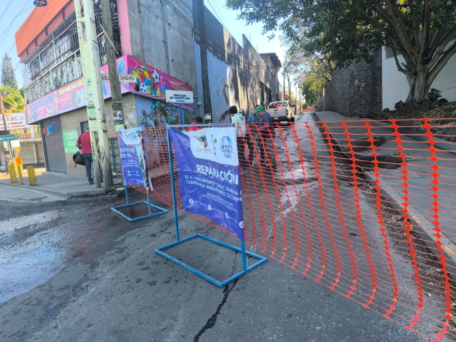 #AlertaVial Cierre en calle G&aacute;ndara por trabajos de personal del SAPAC