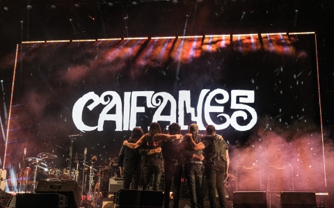 Caifanes rinde homenaje a madres buscadoras en la Fenaza 2025 con Antes de que nos olviden