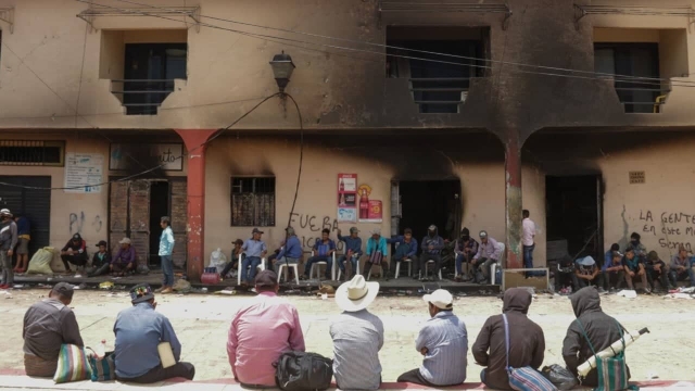 Autodefensas &quot;El Machete&quot; toman control del ayuntamiento en Chiapas.