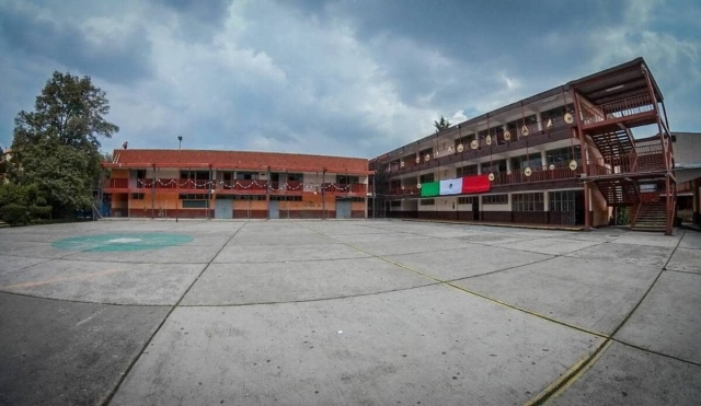 Alumno dispara arma dentro de una secundaria en Iztapalapa, CDMX; hay un herido