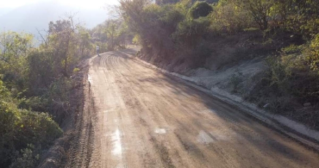 Pese a que comunica la cabecera municipal con algunas comunidades, la carretera ha estado en el olvido durante varios años.