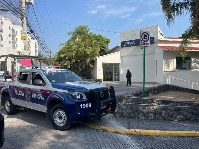  La víctima fue hallada sin vida en el área de cajeros de la sucursal bancaria.