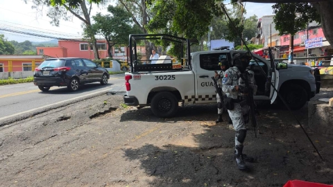 Varios elementos de seguridad llegaron al sitio, pero se retiraron al confirmarse que el cráneo era de plástico.