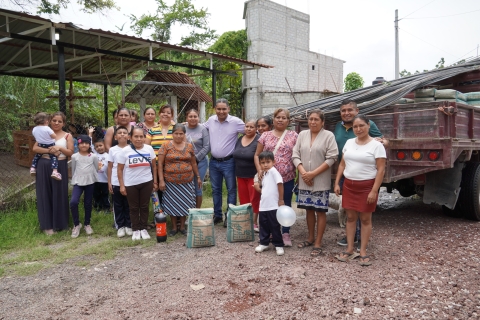 Santos Tavarez respalda iniciativa comunitaria para edificar capilla