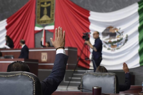 Entre las iniciativas presentadas ayer en sesión ordinaria por diputados destacó la propuesta de reforma a la Ley del Sistema Anticorrupción del estado, para que en la Comisión de Selección del Comité de Participación Ciudadana participen instituciones educativas y ciudadanos. 