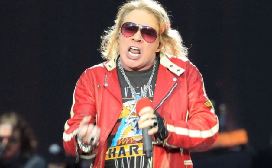 Axl Rose, líder de Guns N'Roses, acusado de agresión sexual