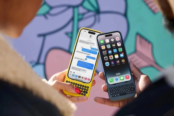 Innovación táctil en CES 2024: iPhone con teclado al estilo BlackBerry