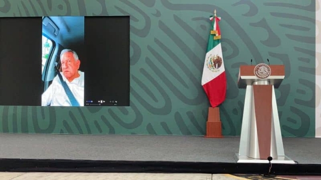 La CNTE retiene a AMLO en Chiapas.