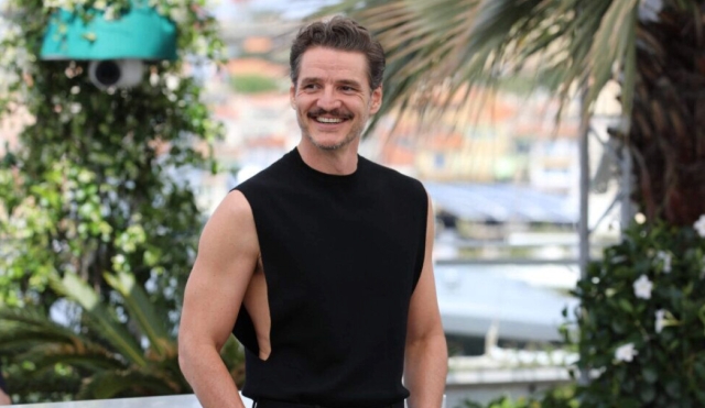 Pedro Pascal demuestra cómo lucir elegante y sexy con una camisa sin mangas este verano
