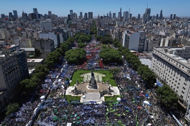 Argentina: Primer paro contra las reformas económicas de Milei