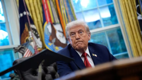 Trump pide a Israel detener bombardeos en Gaza para liberar rehenes