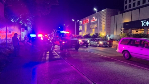 Agentes policiacos llegaron poco después del reporte, pero no pudieron encontrar a los delincuentes.