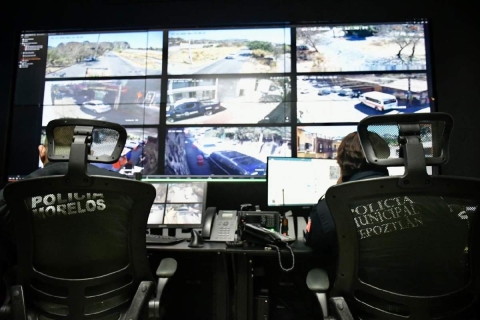 El Centro de Comando y Control (C2) de Tepoztl&aacute;n estar&aacute; conectado directamente al C5 y constituye un equipamiento que fortalece las tareas de seguridad en el estado, subray&oacute; el gobierno estatal tras su inauguraci&oacute;n ayer.  