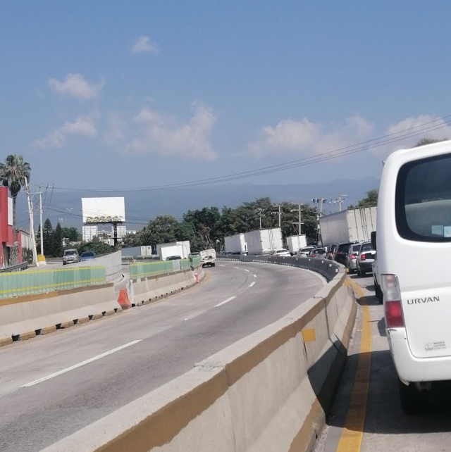 Tránsito intenso en carriles con dirección al norte del paso exprés