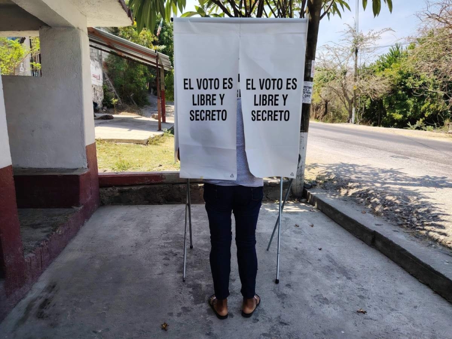 Salvo en dos comunidades, donde hubo documentación que no correspondía a los colores de las planillas, el resto de las colonias sí realizaron la elección de ayudantes este domingo.