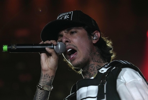 Natanael Cano desafía restricciones y canta narcocorridos en la Feria de San Marcos