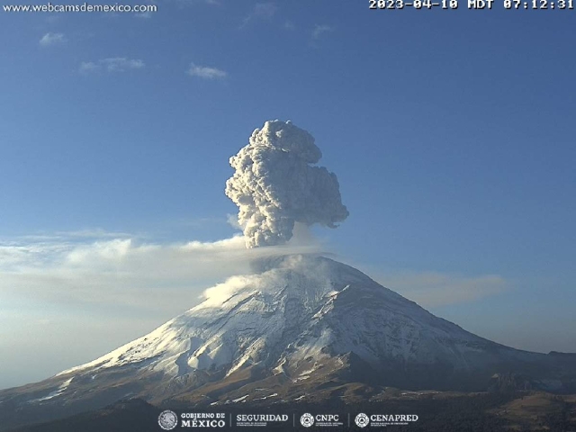Durante las recientes 48 horas, el volcán registró explosiones y exhalaciones.