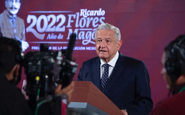 AMLO califica de ‘conservadores’ y ‘fifis’ a artistas que participaron en campaña vs. Tren Maya