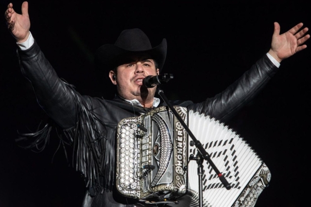 Alfredo Olivas hace pausa indefinida y aclara que no es un retiro