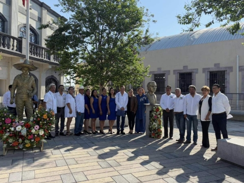 Autoridades estatales y municipales participaron en el acto conmemorativo.