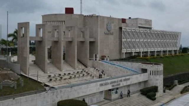 Un padre entrega a su hijo adolescente acusado del feminicidio de una menor de 13 años