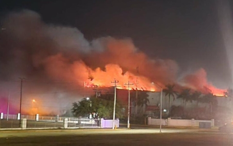 Incendio en planta maquiladora de Matamoros deja tres bomberos muertos