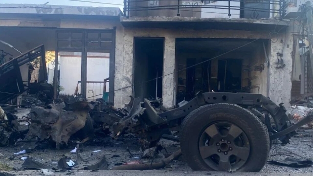 Segundo ataque en Guanajuato: explota coche en Jerécuaro afectando comercios