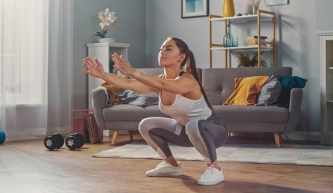 Cinco minutos al día pueden cambiar tu salud: el ejercicio breve que mejora cuerpo y mente