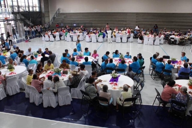  Los organizadores reconocieron que muchas personas mayores necesitan ser atendidas, por lo que ofrecieron asistencia en el sistema DIF de la localidad. 