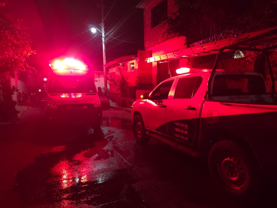 Atienden Protección Civil y Bomberos incendio en Emiliano Zapata