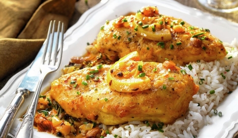 Cena ligera: Pollo en salsa de limón, una receta saludable y baja en calorías
