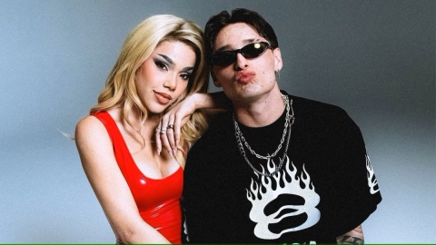 Peso Pluma confirma su romance con Kenia Os con un romántico mensaje en redes